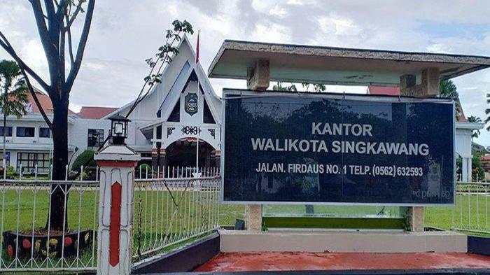 KANTOR WALIKOTA SINGKAWANG - Kantor Pemerintahan Wali Kota Kota Singkawang di Jalan Firdaus, Kelurahan Pasiran, Kecamatan Singkawang Barat, Jumat (11/1/2019). Sebelum menjadi sebuah kota, Singkawang merupakan kota administratif dan merupakan bagian dari Kabupaten Sambas.