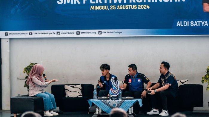 Coaching Clinic Aldi Satya Mahendra di SMK Pertiwi Kuningan