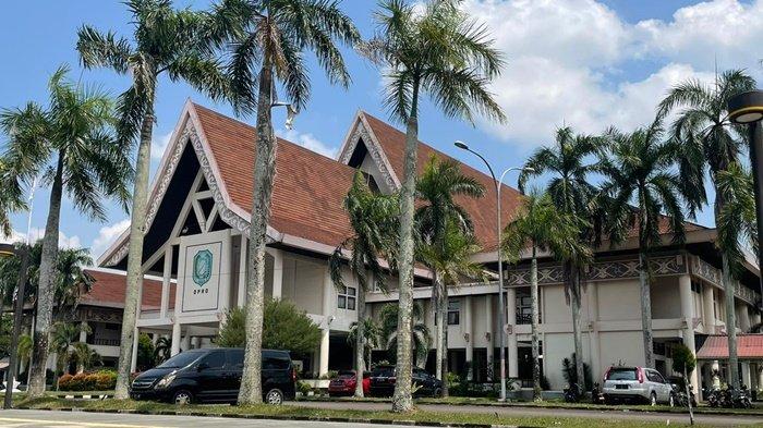 Kantor DPRD Provinsi Kalbar yang berada di Jalan Ahmad Yani Kota Pontianak.