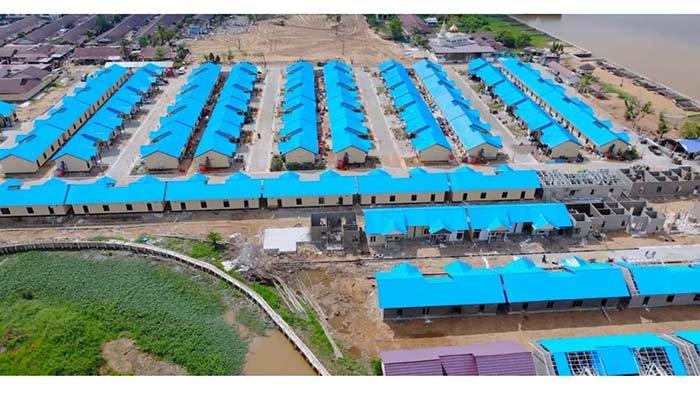 Kapolri berinteraksi langsung dengan jajaran yang menempati rumah dinas tersebut. Para anggota Brimob Polda Kalimantan Barat mengaku senang dan bahagia memiliki rumah dinas yang baru dan jauh lebih layak untuk ditempati.