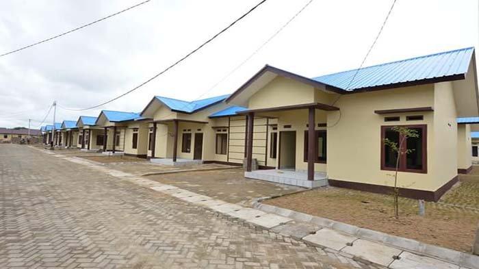 Kapolri berinteraksi langsung dengan jajaran yang menempati rumah dinas tersebut. Para anggota Brimob Polda Kalimantan Barat mengaku senang dan bahagia memiliki rumah dinas yang baru dan jauh lebih layak untuk ditempati.