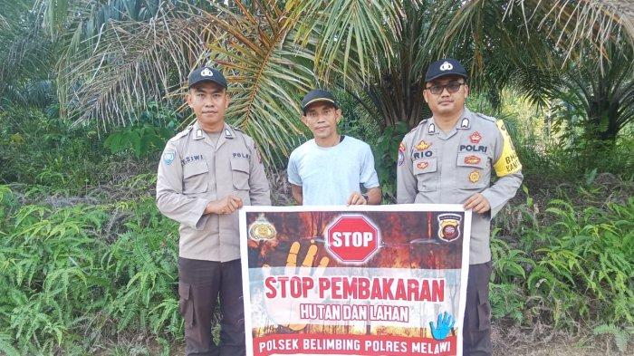 Personel  Polsek Belimbing melaksanakan kegiatan patroli dan sosialisasi dalam rangka pencegahan, penanggulangan, dan pengendalian kebakaran hutan dan lahan (Karhutla), Jumat 20 September 2024