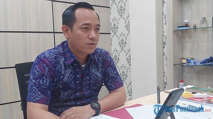 Kasat Reskrim Polresta Pontianak Kompol Tri Prasetyo saat memberikan keterangan terkait seorang pria yang dibacok karena diduga hendak mencuri sepeda motor di jalan Pangeran Natakusuma Pontianak,  jumat 30 Juni 2023.