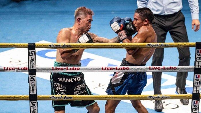 Kazuto Ioka, kiri, mengalahkan Joshua Franco dengan keputusan bulat Sabtu di Jepang untuk memenangkan gelar kelas bantam junior WBA. Pertarungan tersebut merupakan pertandingan ulang dari hasil imbang mayoritas mereka pada bulan Desember. Franco (18-2-3, 8 KO) dicopot sabuknya pada hari Jumat setelah beratnya 6,25 pound melebihi batas divisi 115 pound. Ioka (30-2-1, 15 KO) menang dengan skor 116-112, 116-112 dan 115-113.