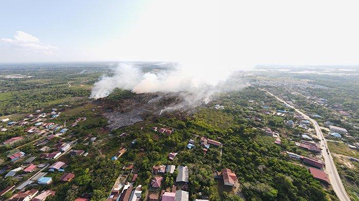 kebakaran intan market sintang dari luar gedung