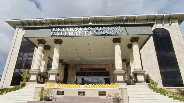 Kantor Kejaksaan Tinggi (Kejati) Kalimantan Barat di Jl. Jenderal Ahmad Yani, Benua Melayu Darat, Pontianak Selatan, Kota Pontianak, Kalimantan Barat.