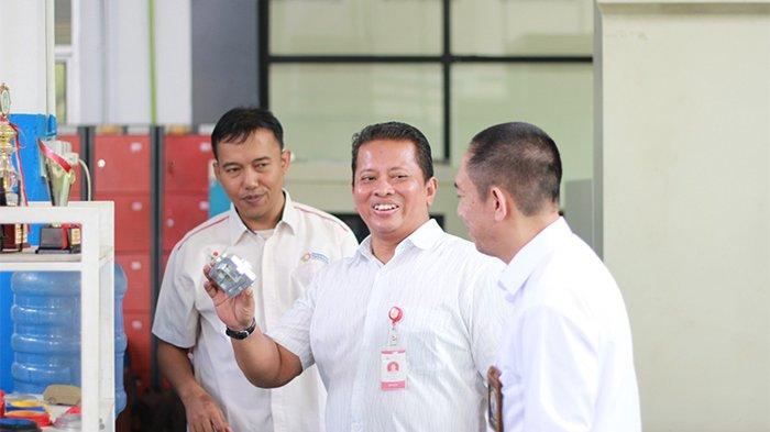 Kelas industri Mayora Academy bagi siswa kelas X SMK SMTI Pontianak secara resmi dibuka pada Kamis 16 November 2023. Mayora Academy merupakan Program Kelas Industri yang terselenggara atas kerja sama antara SMK SMTI Pontianak dengan PT Mayora Indah Tbk.