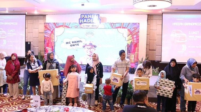 Kemeriahan suasana panen hadiah simpedes periode 2 tahun 2023 BRI Pontianak dan Gajahmada di Hotel Mercure Pontianak