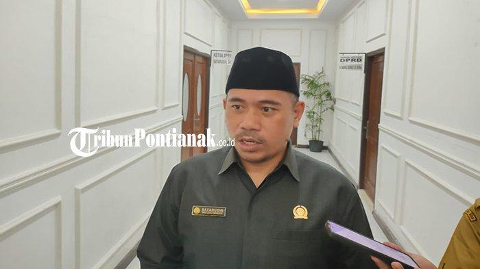 Ketua DPRD Kota Pontianak, Satarudin saat diwawancarai di Kantor DPRD Pontianak, Senin 19 Juni 2023.
