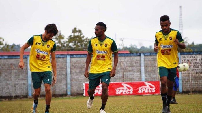 Suasana latihan yang dijalani skuad Persewar Waropen beberapa Waktu lalu. Cek Live Score Persewar vs Persipura