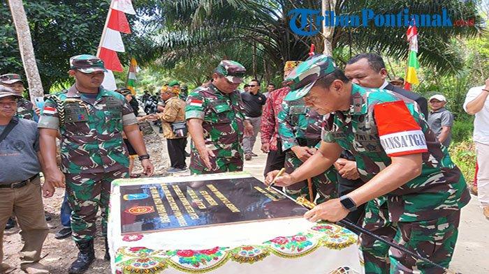 Jala Rambat Dandim Sambas Dampingi Komandan Korem 121/Abw Resmikan Jalan Rambat ...