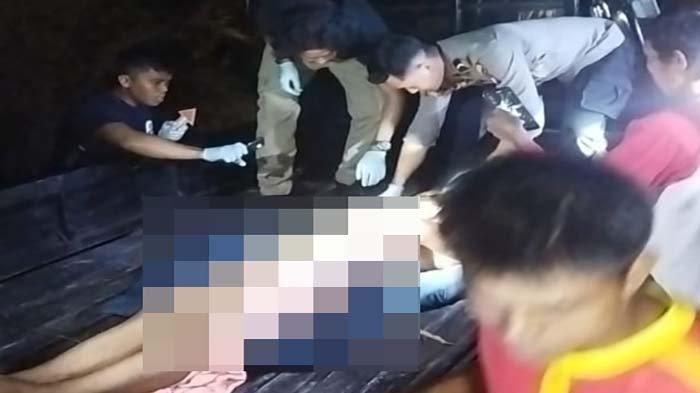 Korban, Veven (42) saat dievakuasi jajaran Polres Singkawang di sebuah Pondok Kebun Sawit di Kelurahan Pangmilang Kecamatan Singkawang Selatan, Kota Singkawang, Kalimantan Barat, Kamis tanggal 12 Oktober 2023.