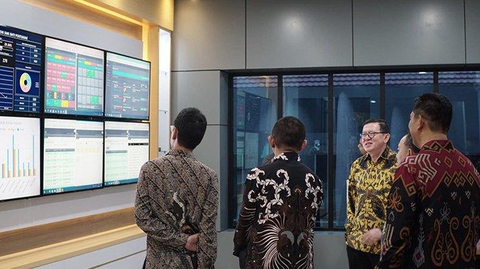 Kunjungan ke ruang kontrol SMK SMTI Pontianak.