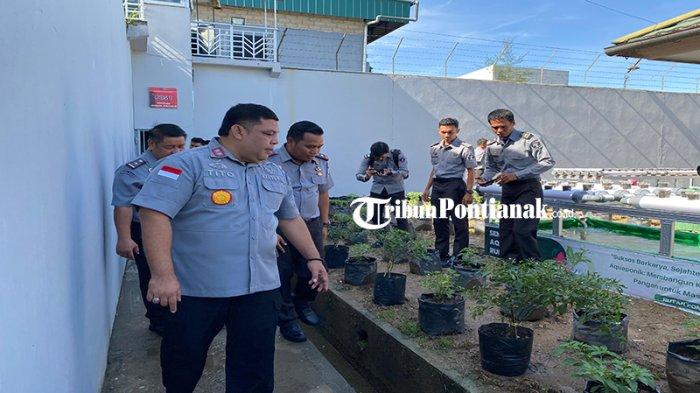Launching program Aquaponik di Rutan Kelas IIA Pontianak, Selasa 26 November 2024. Rutan Kelas IIA Pontianak meluncurkan program ketahanan pangan dengan menerapkan sistem aquaponik yang melibatkan seluruh warga binaan sebagai pengelolanya.