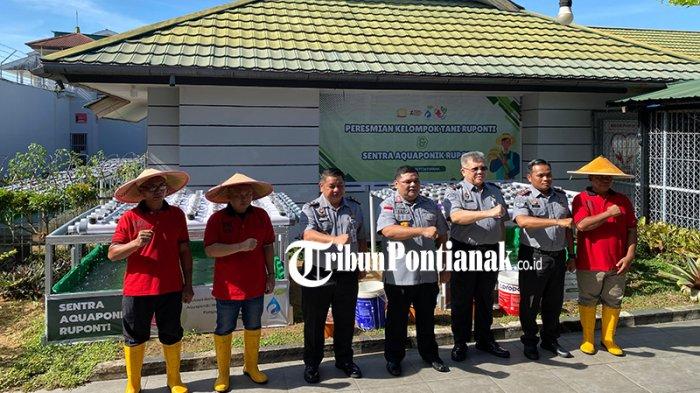 Launching program Aquaponik di Rutan Kelas IIA Pontianak, Selasa 26 November 2024. Rutan Kelas IIA Pontianak meluncurkan program ketahanan pangan dengan menerapkan sistem aquaponik yang melibatkan seluruh warga binaan sebagai pengelolanya.