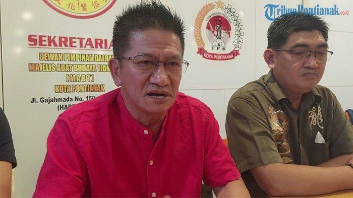 Ketua Panitia Cap Go Meh Pontianak Hendri Pangestu Lim saat memberikan keterangan terkait pelaksanaan Cap Go Meh di Pontianak tanpa arak - arakan naga dan barongsai. 9 januari 2024 malan.