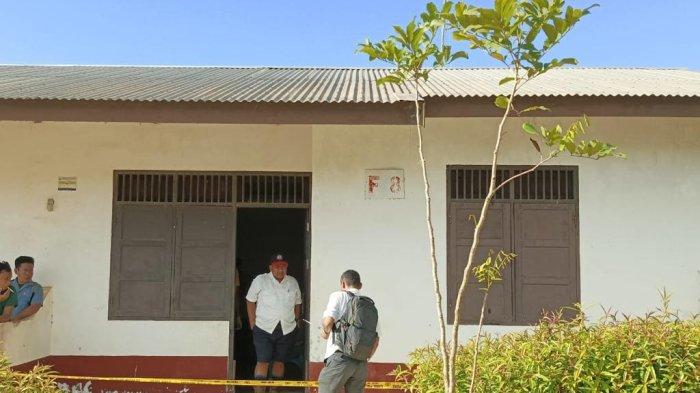 Lokasi korban ditemukan sudah meninggal dunia, di Kamar Perumahan Pondok II PT. Belian Estate, Desa Nanga Seberuang, Kecamatan Semitau (perkebunan kelapa sawit), Senin 23 Oktober 2023 sekitar pukul 12.10 WIB.