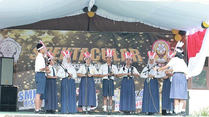 Lomba paduan suara tingkat SMP yang bertemakan hari guru.