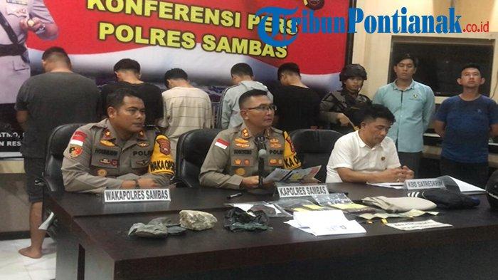 Kapolres Sambas AKBP Sugiyatmo memberikan keterangan pers pengungkapan kasus pelemparan batu kepada sejumlah pengendara di Sambas. Press release digelar di Mapolres Sambas, Rabu 28 Februari 2024.