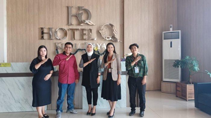 Manajemen Tribun Pontianak foto bersama dengan Manajemen Qubu Resort.