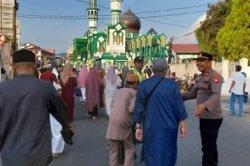 Personel gabungan Polres Singkawang dan Polsek Jajaran melaksanakan Kegiatan Pengamanan Sholat Idul Adha1444 H di Masjid- Masjid Prioritas di Kota Singkawang, Kamis 29 Juni 2023