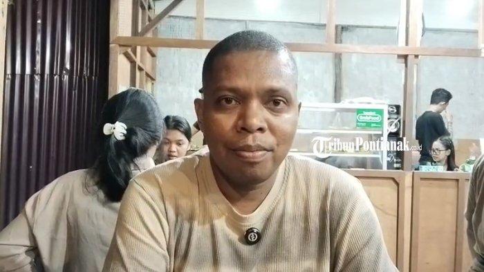 KULINER DI PONTIANAK - Owner Lalapan Pak Dhe Wan, Mohammad Jibril (35), mengatakan bahwa usaha ini lahir dari ide bersama rekan-rekannya yang memiliki keahlian di berbagai bidang.