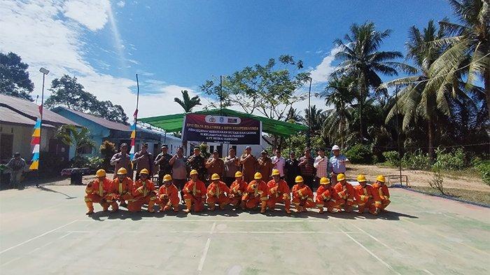 PT Rezeki Kencana menggelar “Upacara Kesiapsiagaan KARHUTLA” di lapangan kantor perusahaan yang berada di Desa Sungai Deras, Kecamatan Teluk Pakedai, Kabupaten Kubu Raya.