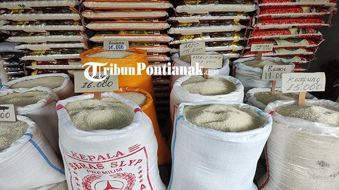 Pantauan harga di salah satu toko beras di Pasar Flamboyan Pontianak, Rabu 21 Februari 2024.