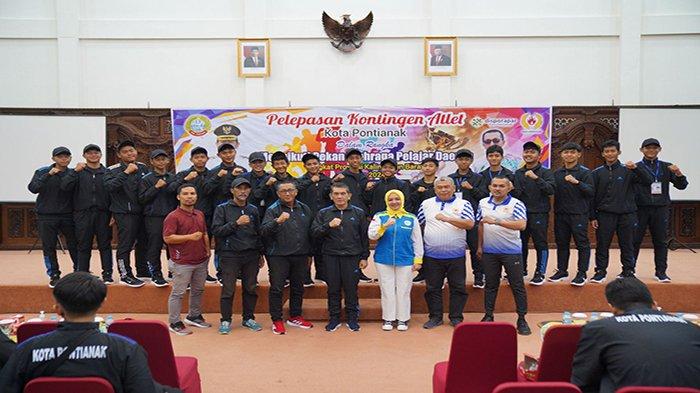 Para atlet Popda mendapat arahan dari Pj Walikota Pontianak Ani Sopian di aula rumah jabatan walikota Minggu 23 Juni 2024.