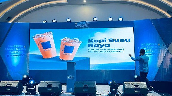 MENU TERBARU - Peluncuran menu terbaru Lokale Kopi Susu Raya di Cendana Sky Ballroom Hotel Mercure Pontianak, Rabu (1/7/2025) malam.
