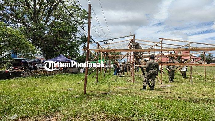Pembongkaran lapak PKL di Lapangan Bardanadi Ngabang pada Rabu 28 Februari 2024.
