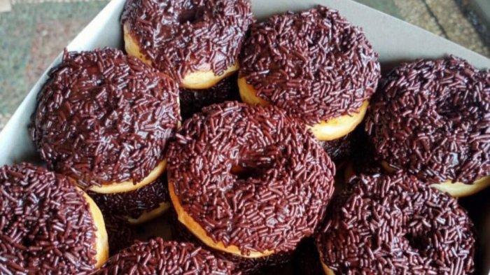 Penampakan donat jadul di Kedai Donat Jadul milik Indah di Jl Media Ayani atau tepatnya di depan Ayani Megamall.