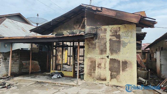 Penampakan sebuah rumah di Gang Jambu Tukal, Kelurahan Sungai Jawi Luar, Kecamatan Pontianak Barat ludes terbakar pada Minggu 10 September 2023 subuh.