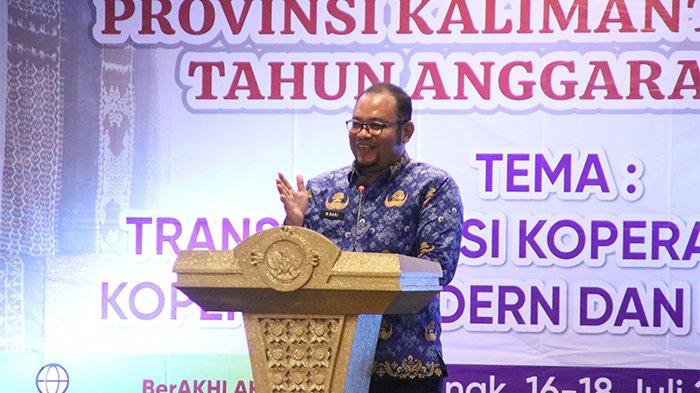 Penjabat Sekretaris Daerah Provinsi Kalbar, Mohammad Bari memberi kata sambutan dalam kegiatan Inkubator Bisnis Koperasi 2024, Rabu 17 Juli 2024.