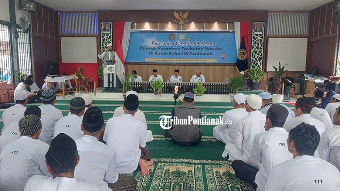 FOTO BERSAMA - Peresmian Pondok Pesantren Taubatan Nasuha di Rutan Kelas IIA Pontianak, Selasa 4 februari 2025.