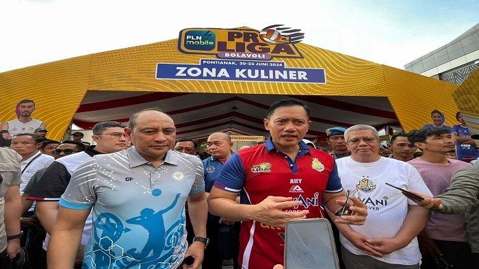 Menteri Agraria dan Tata Ruang/Kepala Badan Pertanahan Nasional (ATR/BPN) Agus Harimurti Yudhoyono (AHY) didampingi Pj Gubernur Kalbar dan Kapolda Kalbar, usai menyaksikan pertandingan Bola Voli Proliga Tahun 2024, yang dipusatkan GOR Terpadu Ayani, Sabtu 22 Juni 2024.