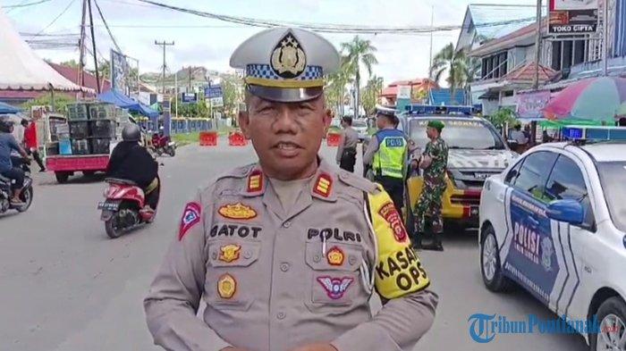 Kasat Lantas Polres Mempawah AKP Gatot Poerwarno ketika di temui di kawasan Jalan GM Taufik Kecamatan Mempawah Hilir, seusai melaksanakan Patroli, Sabtu 30 Desember 2023.