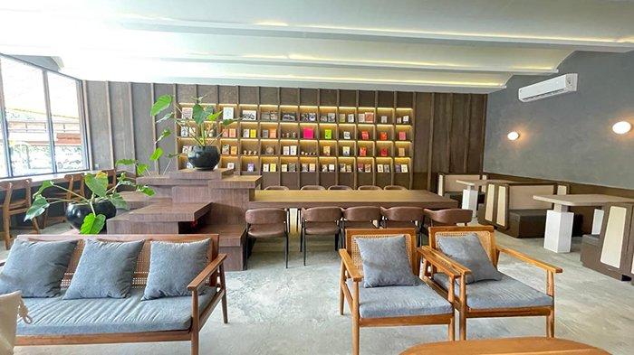 RUANGAN - Haruna Cafe menyediakan ruangan belajar yang nyaman.