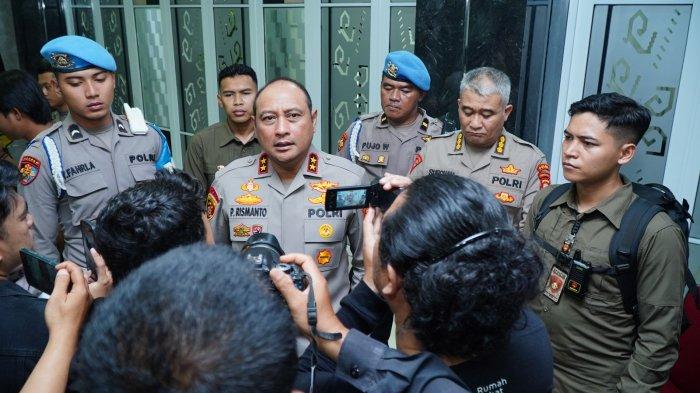 Kapolda Kalbar Irjen Pol Pipit Rismanto, S.IK., M.H., memberikan klarifikasi terkait terjadinya gesekan antara aparat dan massa Aksi unras yang melibatkan massa karyawan PT. Duta Palma Grup di Kecamatan Jagoi Babang Kabupaten Bengkayang, Kalimantan Barat pada Sabtu 19 Agustus 2023