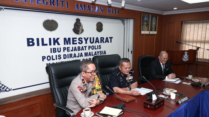 Wakapolda Kalbar Brigjen Pol Roma Hutajulu, S.IK., M.Si., beserta beberapa Pejabat utama Polda Kalimantan barat melakukan kunjungan kerja ke IPK Sarawak Polis Diraja Malaysia (PDRM) di Kuching Sarawak pada hari Senin 9 Desember 2024.