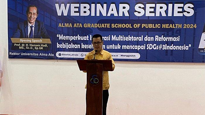 Romi Wijaya narasumber dalam Webinar Series Alma Ata Graduate School of Public Health 2024 di Hotel Mahkota Kayong Utara, Sabtu 13 Januari 2024.
