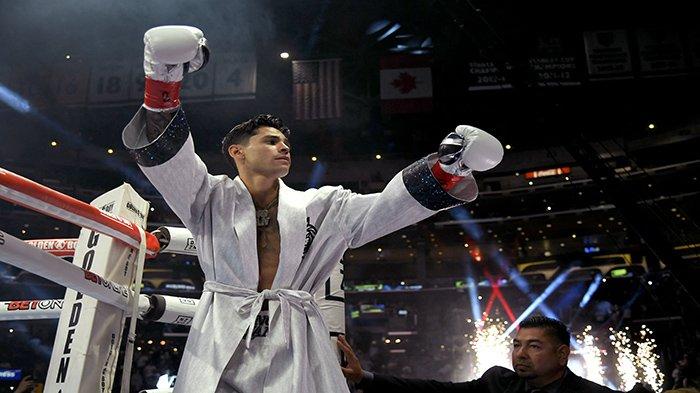 Ryan Garcia masuk ke ring untuk melawan Javier Fortuna di Crypto.com Arena pada 16 Juli 2022 di Los Angeles, Amerika Serikat. Cek Jadwal Tinju Dunai Desember 2023 dalam artikel ini