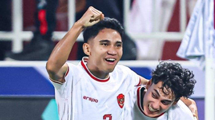 Selebrasi Marselino Ferdinan dan Rafael Struick di 8 Besar Piala Asia AFC 2024. Indonesia lolos babak semifinal setelah mengalahkan Korsel, Jumat 26 April 2024 dini hari WIB
