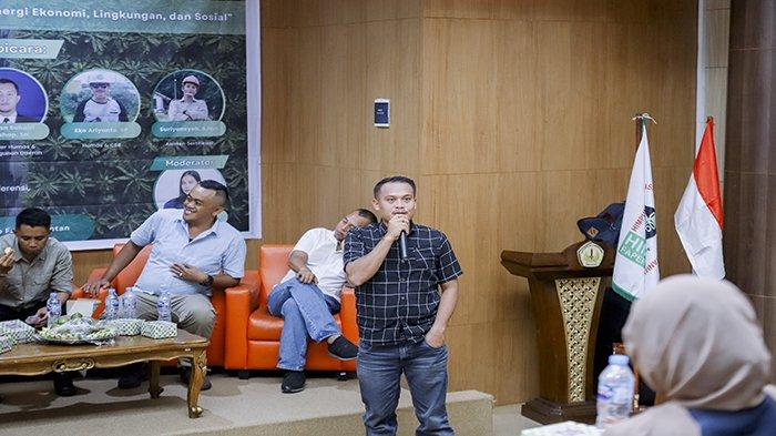 SEMINAR - Berkolaborasi dengan PT. Tintin Boyok Sawit Makmur, Himpunan Mahasiswa Sosial Ekonomi Pertanian (HIMASEP) Untan menggelar Seminar of Agribisnis yang bertajuk “Sawit Berkelanjutan Mewujudkan Sinergi Ekonomi, Lingkungan, dan Sosial” di Gedung Konferensi Teater 2, Univeristas Tanjungpura, Kota Pontianak, Selasa, 20 Mei 2025.