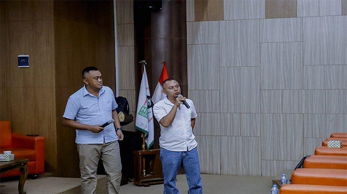 SEMINAR - Berkolaborasi dengan PT. Tintin Boyok Sawit Makmur, Himpunan Mahasiswa Sosial Ekonomi Pertanian (HIMASEP) Untan menggelar Seminar of Agribisnis yang bertajuk “Sawit Berkelanjutan Mewujudkan Sinergi Ekonomi, Lingkungan, dan Sosial” di Gedung Konferensi Teater 2, Univeristas Tanjungpura, Kota Pontianak, Selasa, 20 Mei 2025.