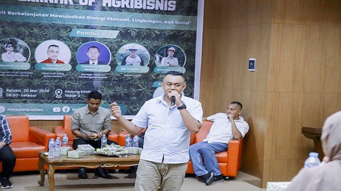 SEMINAR - Berkolaborasi dengan PT. Tintin Boyok Sawit Makmur, Himpunan Mahasiswa Sosial Ekonomi Pertanian (HIMASEP) Untan menggelar Seminar of Agribisnis yang bertajuk “Sawit Berkelanjutan Mewujudkan Sinergi Ekonomi, Lingkungan, dan Sosial” di Gedung Konferensi Teater 2, Univeristas Tanjungpura, Kota Pontianak, Selasa, 20 Mei 2025.