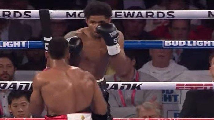 Cuplikan Tinju Shakur Stevenson vs Edwin De Los Santos Jumat 17 November 2023