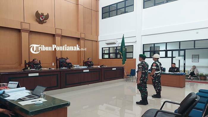 Sidang Perdana kasus dugaan pembunuhan Sri Mulyani, gadis asal Pontianak yang dibunuh oknum TNI bernama Prada Yuwandi di Pengadilan Militer 1-05 Pontianak,  kamis 14 September 2023.