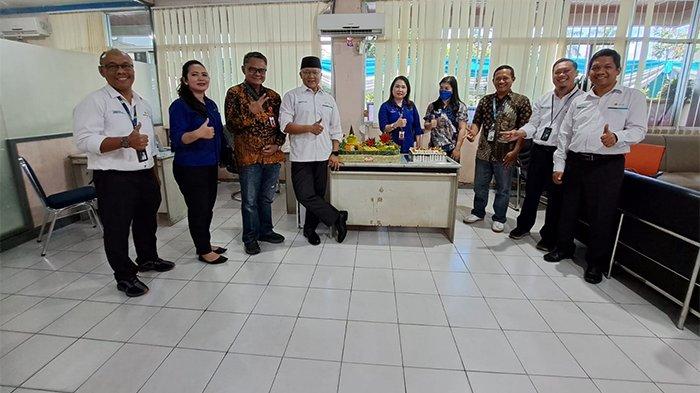Silaturahmi dengan GM PLN Unit Induk Distribusi Kalbar AB Wahyu Jatmiko pada Hari Listrik Nasional Jumat, 27 Oktober 2023.