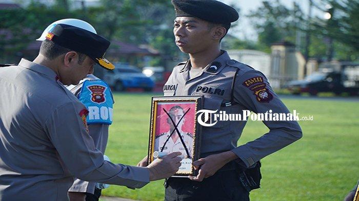Upacara PTDH 6 personil Polda Kalbar yang dipimpin langsung Kapolda Kalbar Irjen Pol Pipit Rismanto.